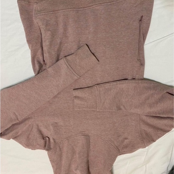 Lululemon turtleneck size 4 - Picture 2 of 4